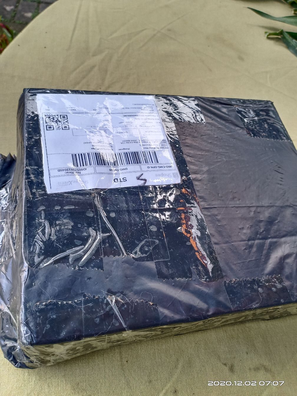 Daun Rambat Anggur Besar Plastik Artificial