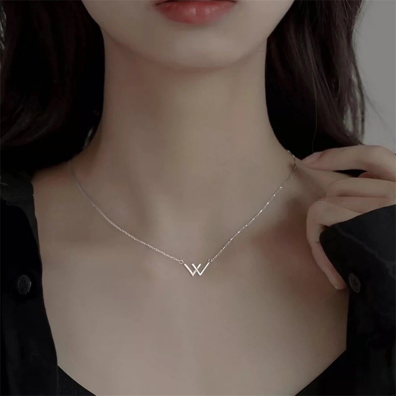 Kalung Rantai Klavikula Desain Huruf W Ganda Bahan Titanium Steel Gaya Jepang Korea Untuk Wanita