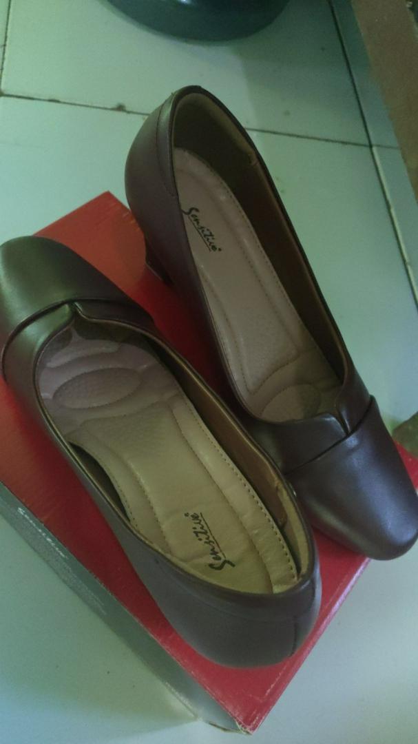 Sensitive Sepatu Pantofel Kulit Wanita  Erika 604 Maroon Tua