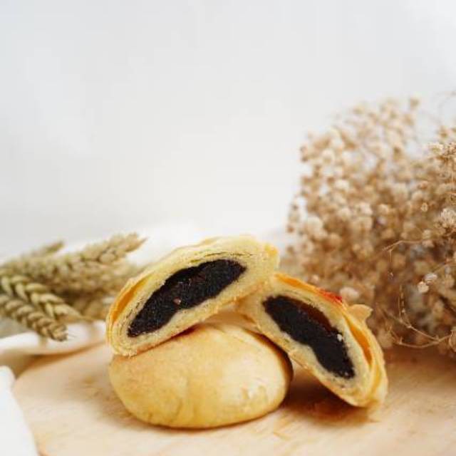 

Pia Pie Bogor by de Paris rasa Coklat Cokelat Chocolate oleh oleh khas Bogor