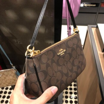 Coach Top Handle Pouch in Signature Mahogany Black/Tas Wanita /Tas Bahu/ tas selempang/Shoulder bag