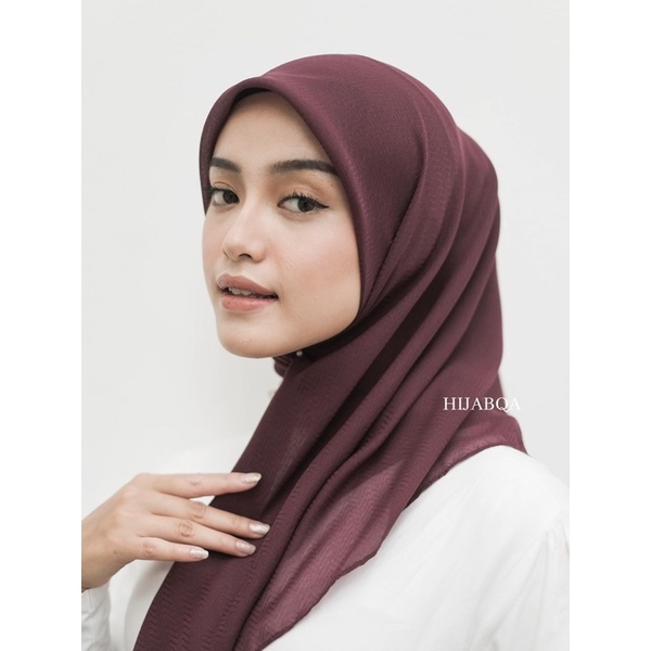 HIJABQA - Zara Square / Hijab Segiempat Pattern Zigzag