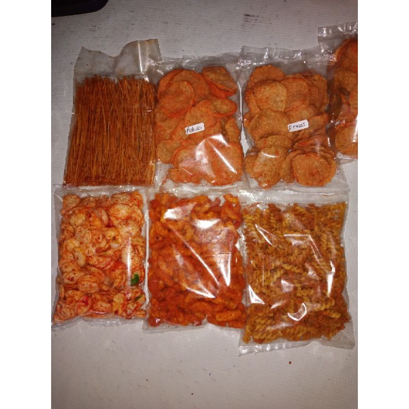 

Camilan pedas milidi, makroni, seblak, basreng , mie kremes