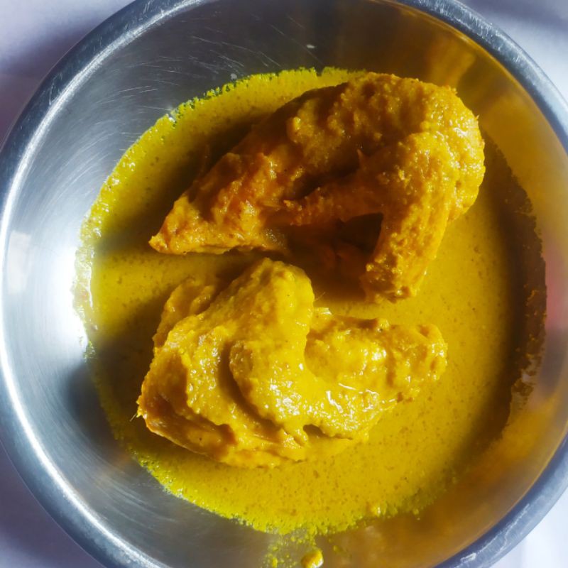 

dada ayam ungkep bumbu kuning+sambal