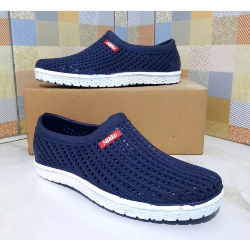 Sepatu kerja berkendara Karet Slip On cowok pria anti air awet tahan lama NIKKO 8152