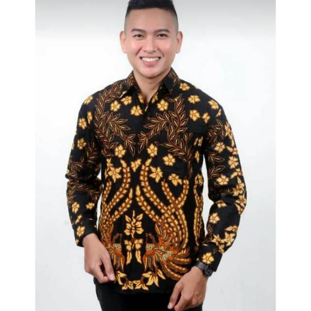 Hem batik laki laki lengan pendek warna dasar hitam motif daun bahan katun buat kerja atau santai