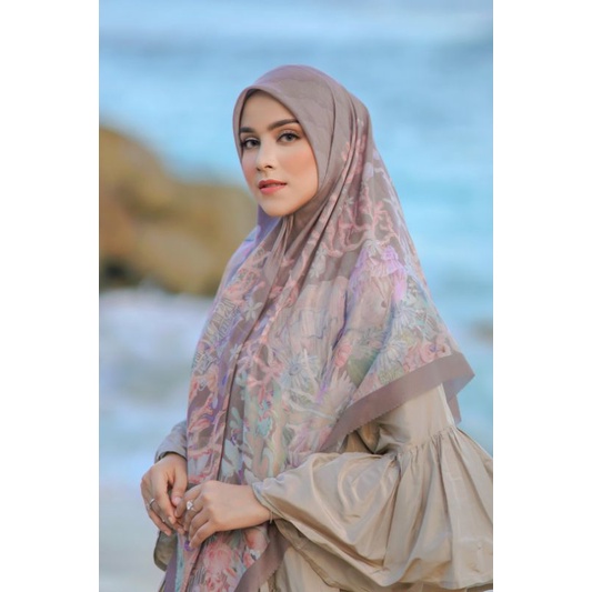 Buttonscarves The Little Mermaid Voal Square XL - taupe