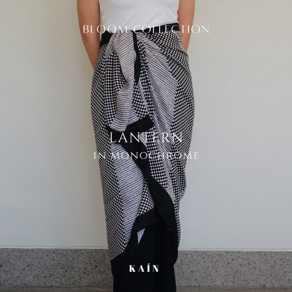 Lantern Shawl in Monochrome– Bloom Collection