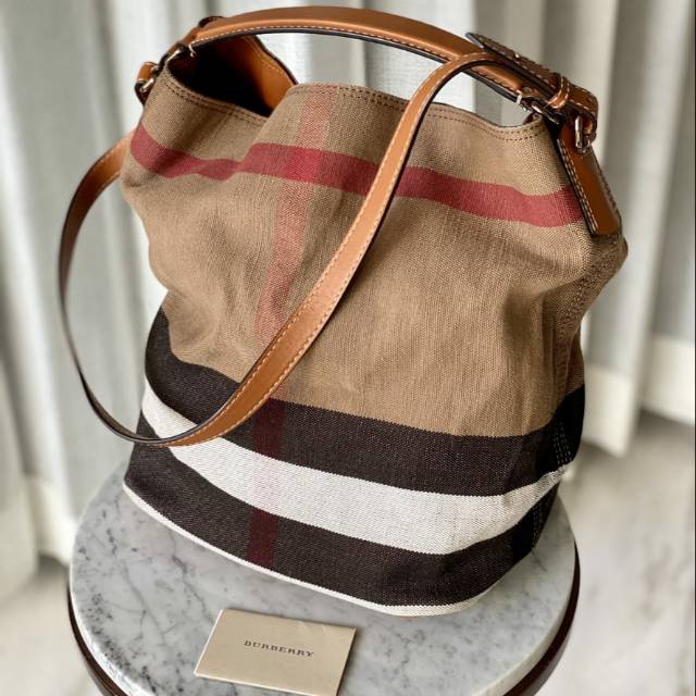 Preloved Tas Burberry Canvas Hobo Original