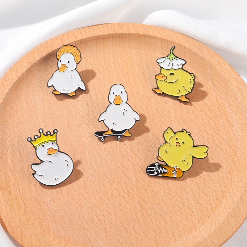 Cartoon White Duck Enamel Lapel Pin Cute Animal Badge Brooch Backpack Jewelry Girls Women's Clothing