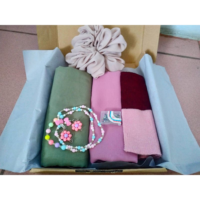 

HAMPERS HIJAB BELLA/HAMPERS WISUDA/HAMPERS ULANG TAHUN