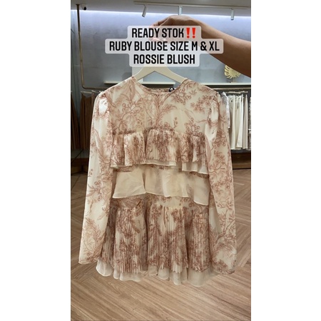 RUBY BLOUSE WEARING KLAMBY