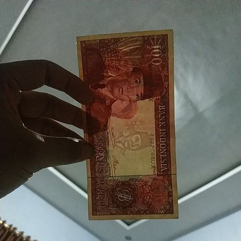 Uang kuno 100 rupiah soekarno asli tahun 1960