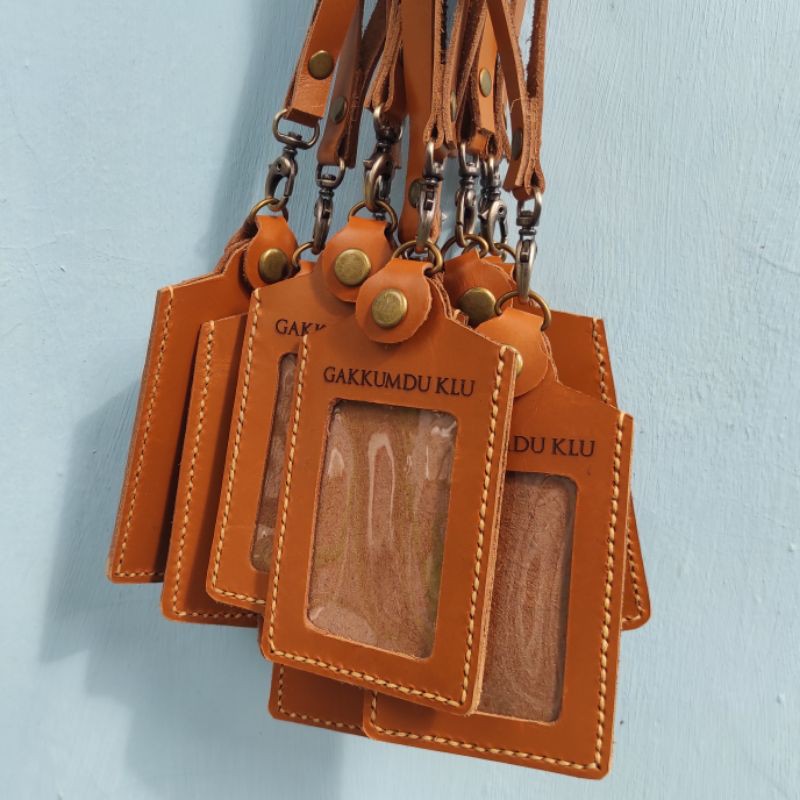 

Name Tag Holder Kulit/ ID Card Holder Kulit /Gantungan Nama Kulit Jahit Tangan Free Grafir Nama