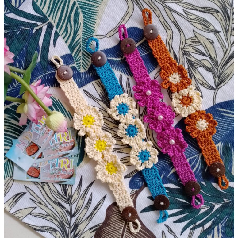 konektor masker rajut bunga