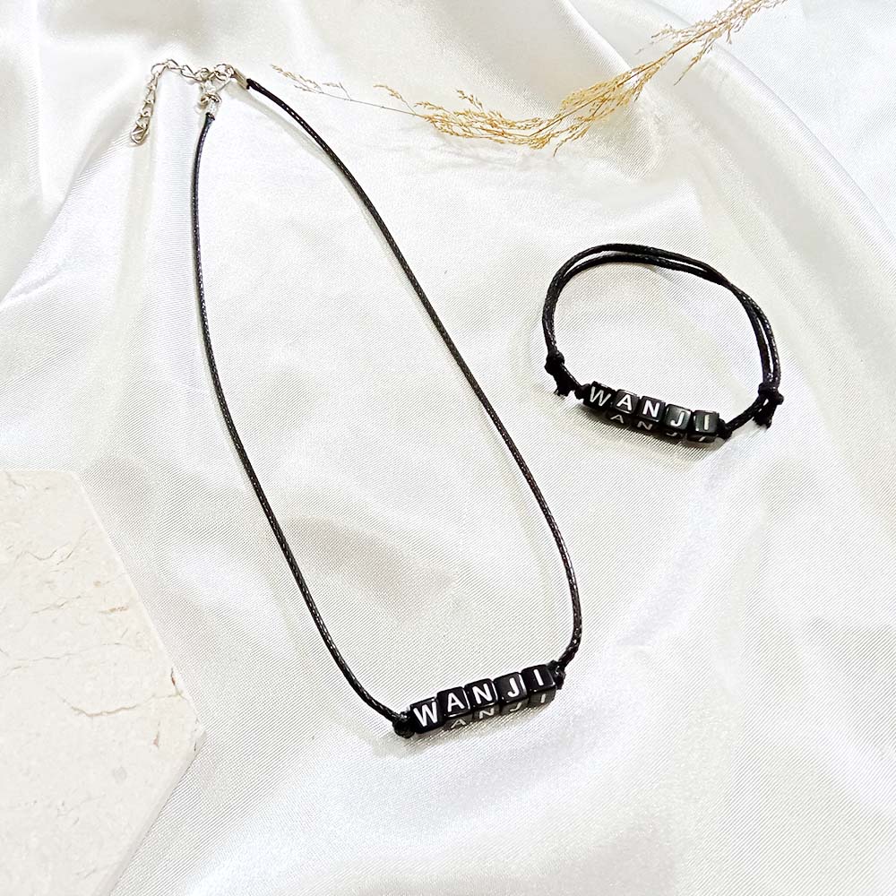 KALUNG DAN GELANG NAMA CUSTOM INISIAL PERSAHABATAN BLACK MONOCHROME BALOK HITAM TULISAN PUTIH