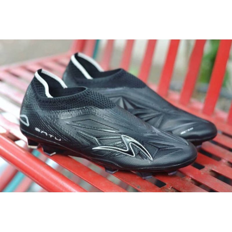 SPECS ACCELERATOR SATU Elite FG Black/Silver