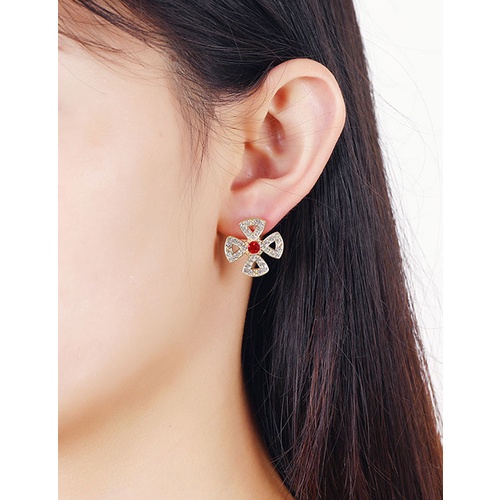 LRC Anting Fashion Golden Flower Diamond Alloy Hollow Stud Earrings