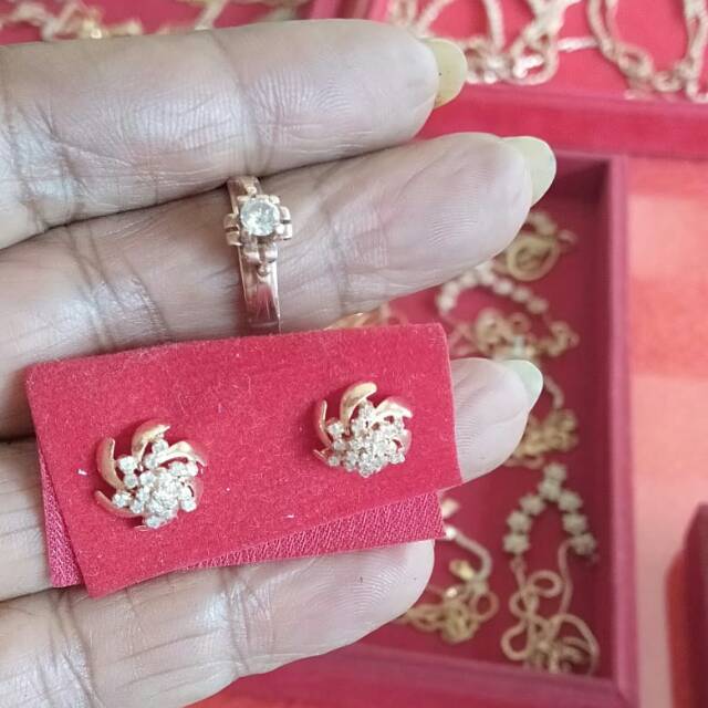 Berlian medan anting kipas dan cincin mata 1.