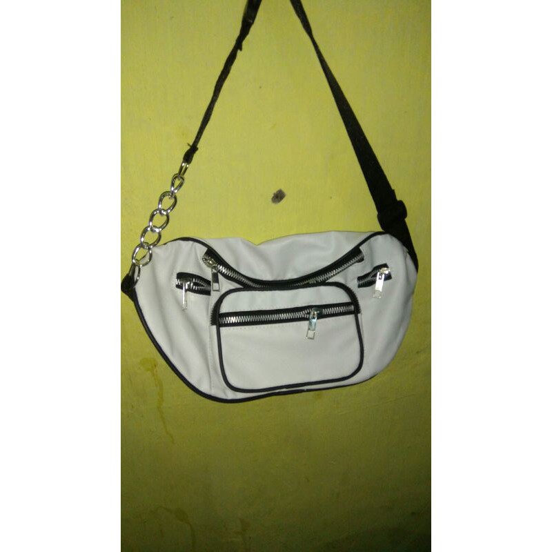 TAS SELEMPANG IZY