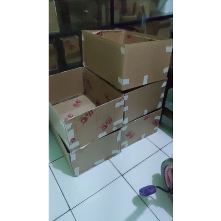

Kotak akrilik 18x2x16