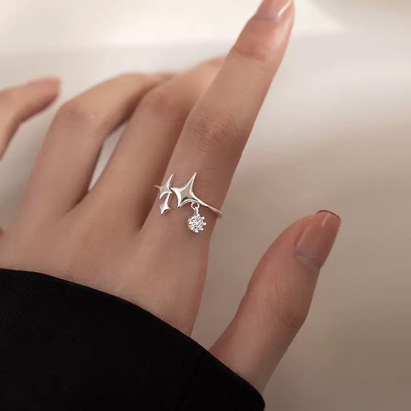 Cincin Silver Bentuk Bintang Empat Sudut Aksen Kristal Untuk Wanita