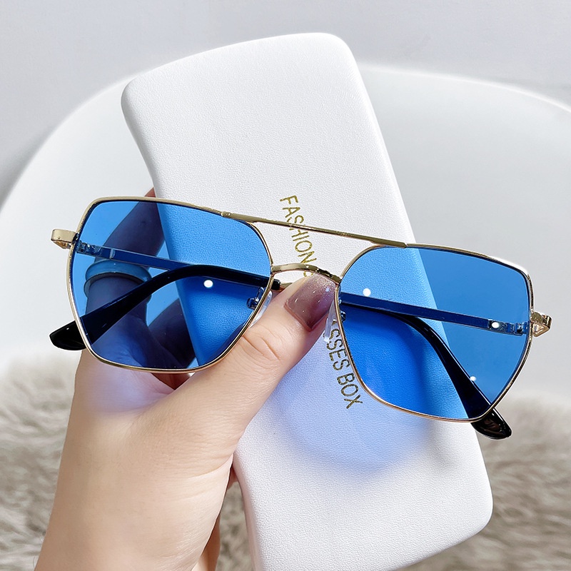 Kacamata Hitam Model Double Nose Bridge Bahan Metal Untuk Wanita