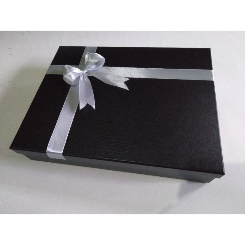 

Kotak box kado 30x23x6