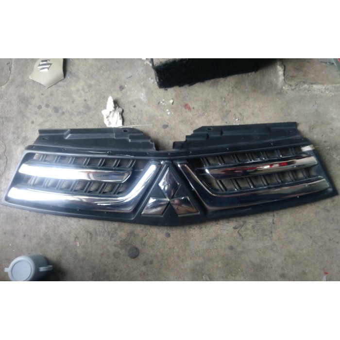 Grill Pajero Sport Original