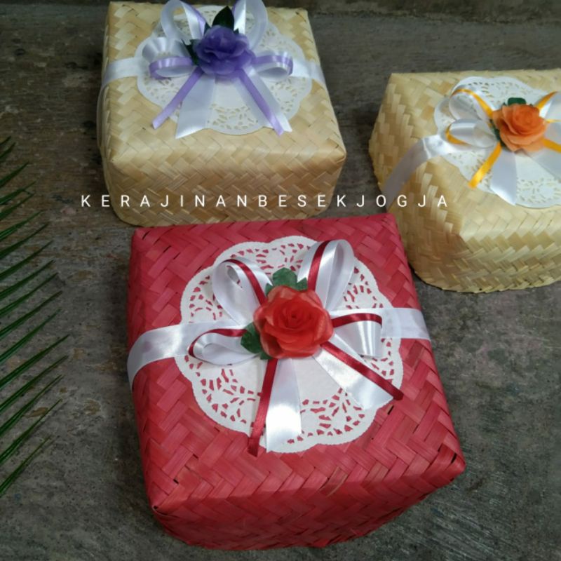 

SEPASANG BESEK NATURAL/WARNA 20CM + HIASAN PERSIS GAMBAR