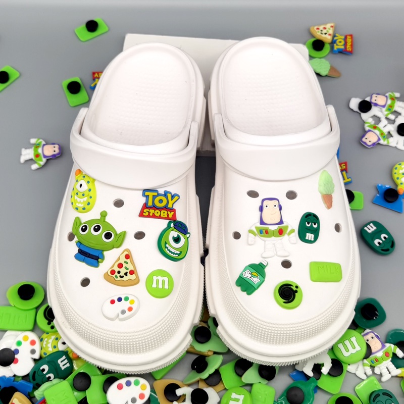 12pcs Sandal Aksesoris Untuk Crocs Toy Story Bass Light Year DIY Shoe Charm Gesper Sepatu