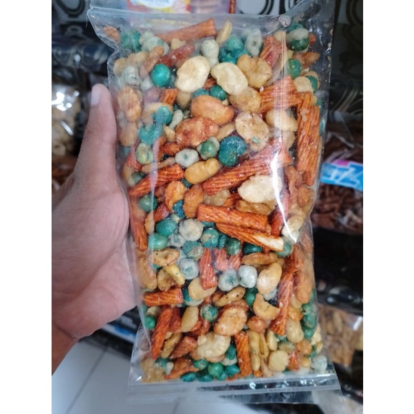 

KACANG MIX/CAMILAN MURAH/SNACK MURAH 250GR