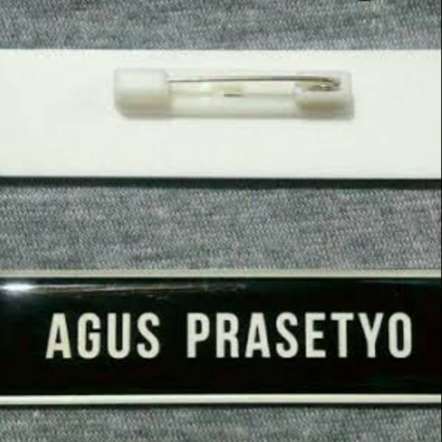 

Nametag akrilik peniti