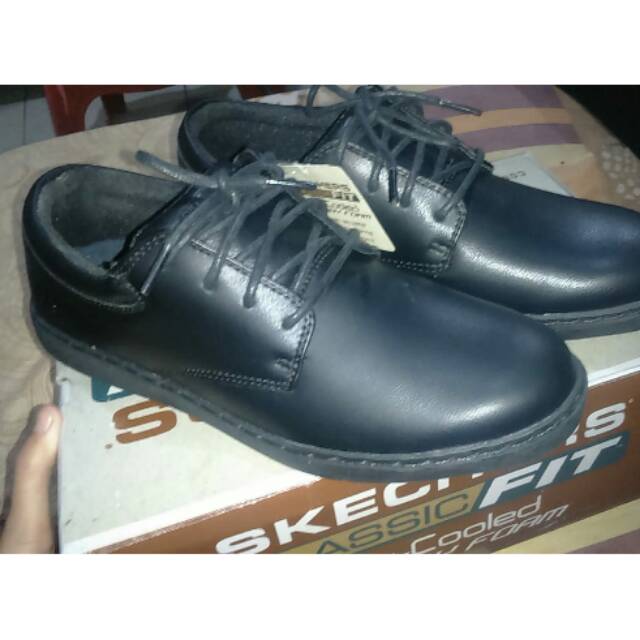 Sepatu Skechers Classic Fit