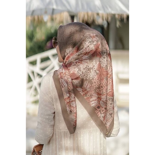 Preloved Buttonscarves Les Amities Mocha