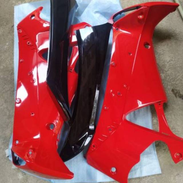 Sayap Supra x 125 lama, Merah