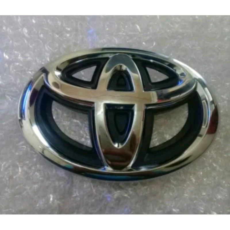 emblem logo gril depan innova 2012-2015