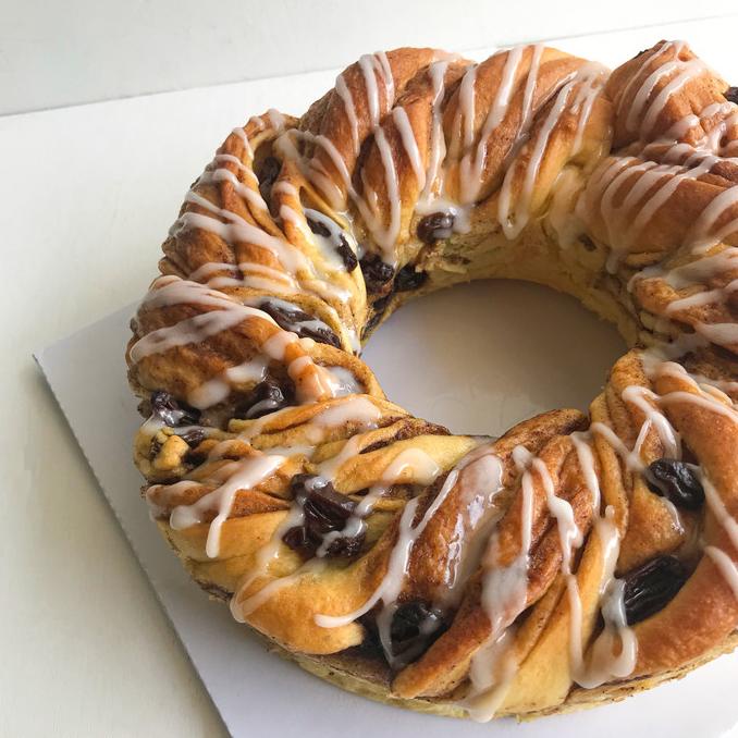 

Gift Hampers Set - Wreath Babka Bread