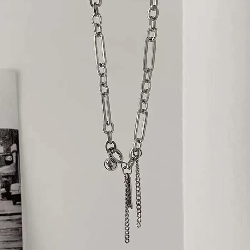 Kalung Rantai Dengan Liontin Bahan Titanium Steel Gaya Hip Hop