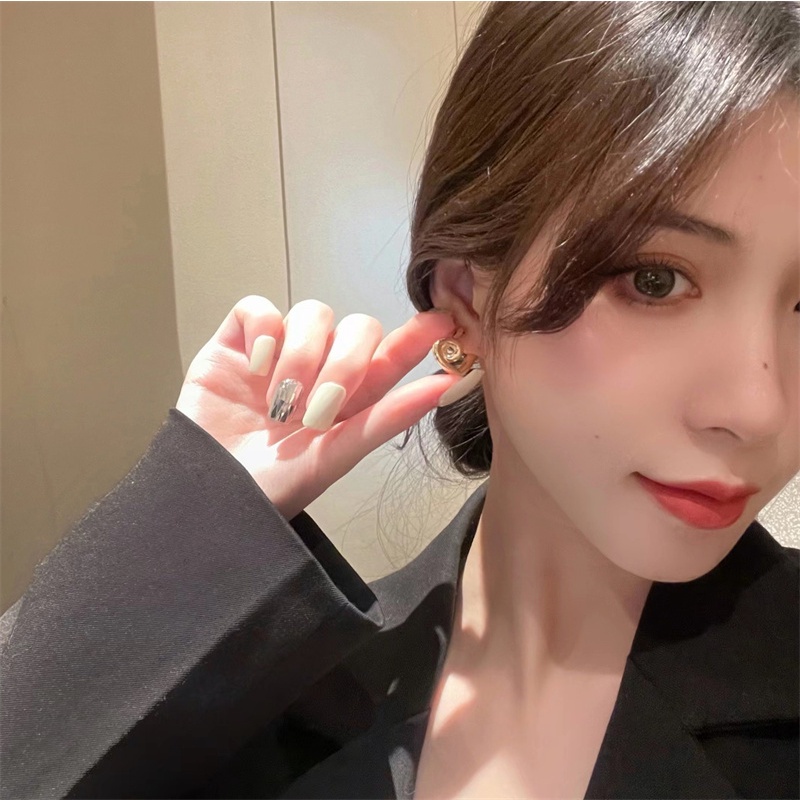 Anting Tusuk Motif Hati Merah Ala Korea Untuk Wanita