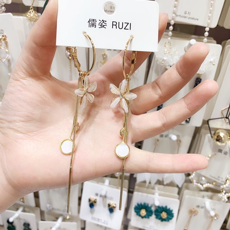 FerenHongXia Anting Tusuk Gantung Desain Bungarumbai Panjang Gaya Simple Untuk Wanita