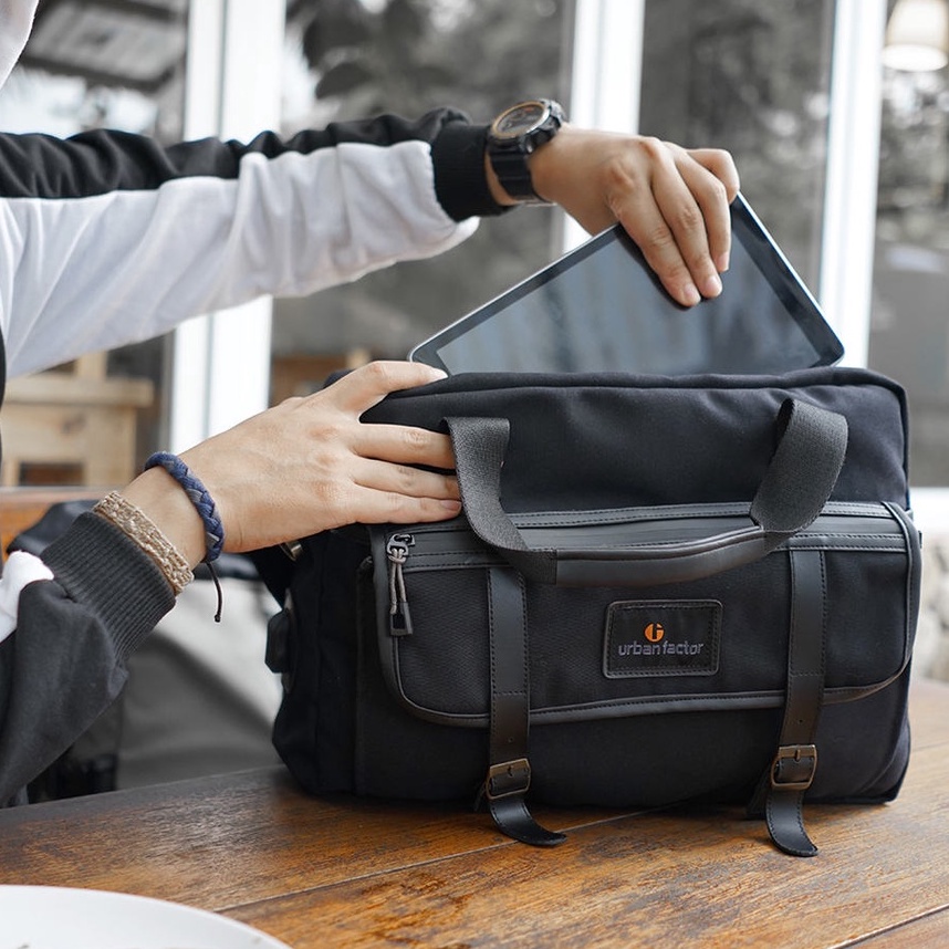 BRILLIANT BLACK |ManNeedMe x URBAN| Tas Selempang Pria Wanita Tas Laptop Tas Jinjing ORIGINAL