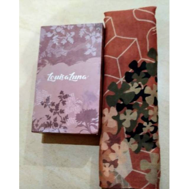 Preloved scarf louisaluna