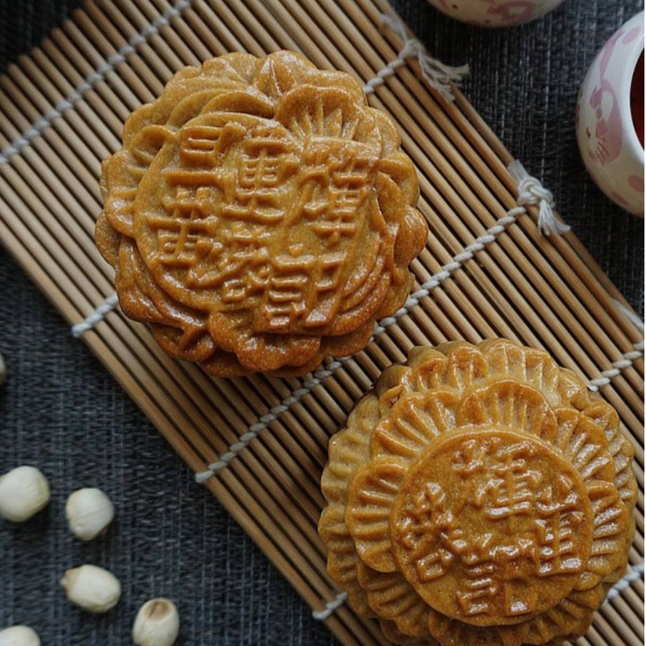 

Mooncake Vicky / Kue Bulan Merk Vicky TAUYUNG ( Kacang Hijau )