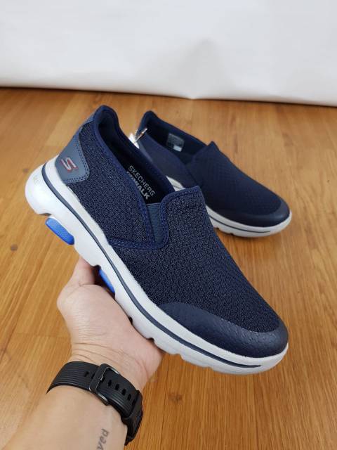 Skechers / Skechers pria go walk 5 APPRIZE MAN / Skechers go walk5 man / Skechers gowalk 5 / Sepatu pria Skechers go walk5