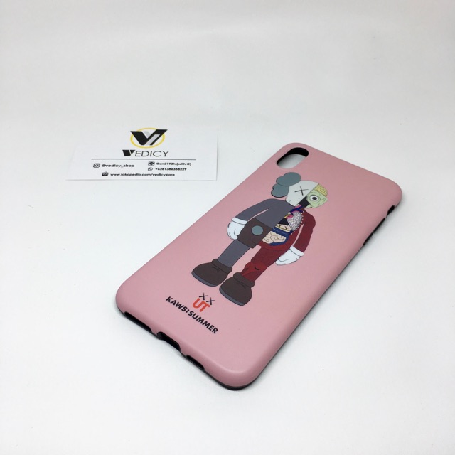 CASING HP IPHONE KAWS PINK COVER CASE IPHONE 6/6+/7/7+/8/8+/X/XS/XR/MAX