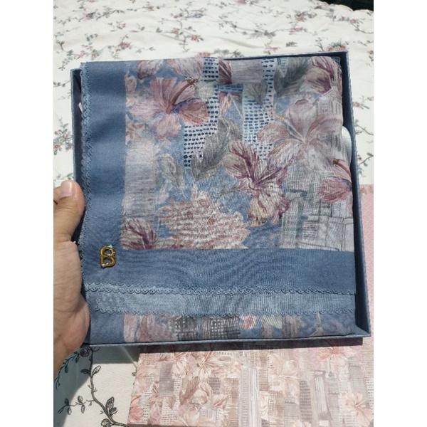 Preloved Buttonscarves Malaya Series Sky