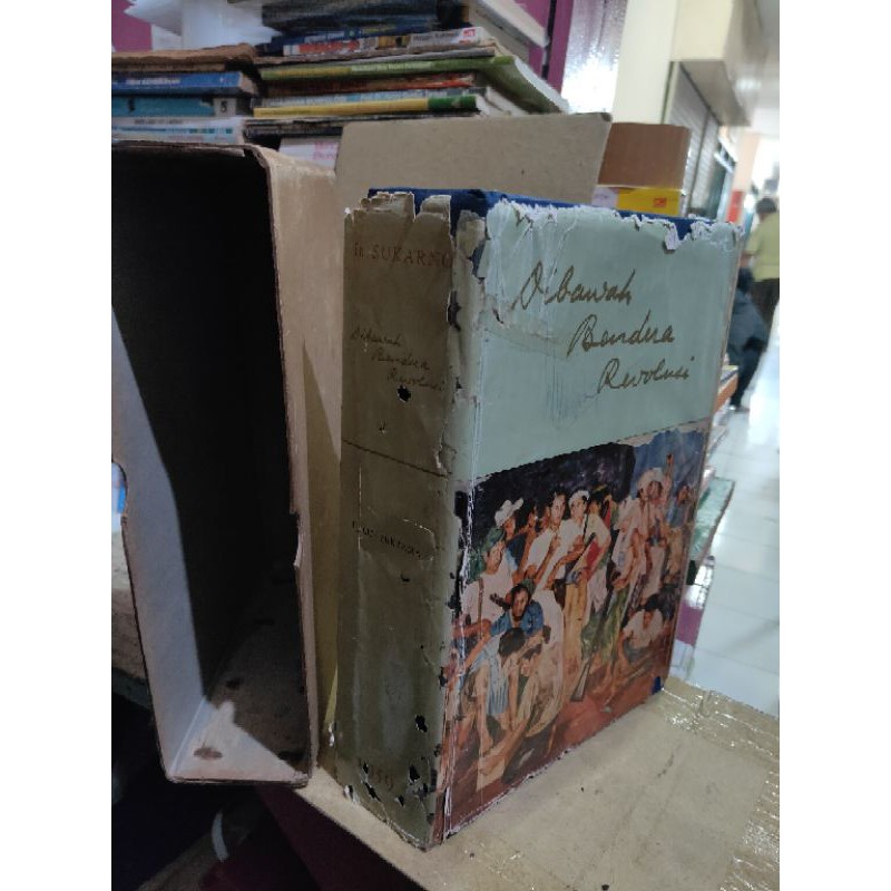 Buku Dibawah Bendera Revolusi (Jilid Satu Cetakan I/ 1959 LANGKA  dan Jilid Dua 1965)karya Soekarno