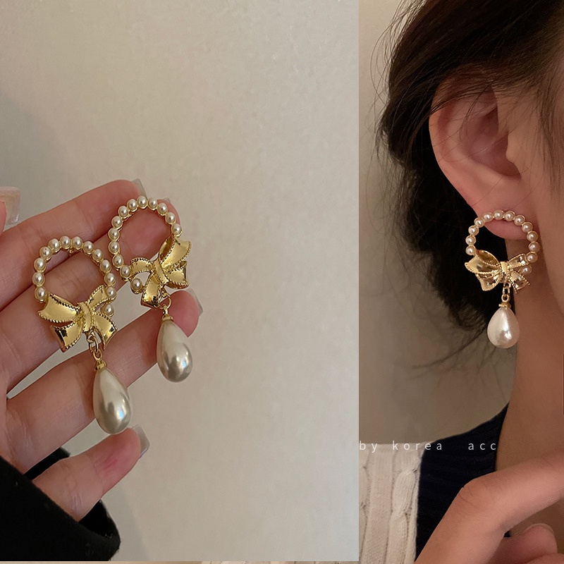 Anting Tusuk Gantung Temperament Bahan Alloy Desain Pitamutiara Gaya Koreasimple Untuk Wanita