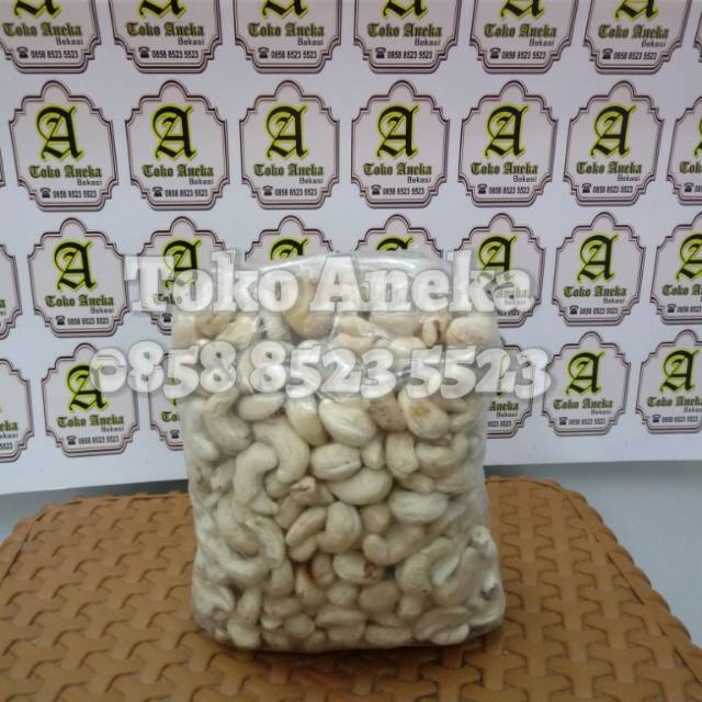 

Kacang Mete Utuh 1/4kg (repack)